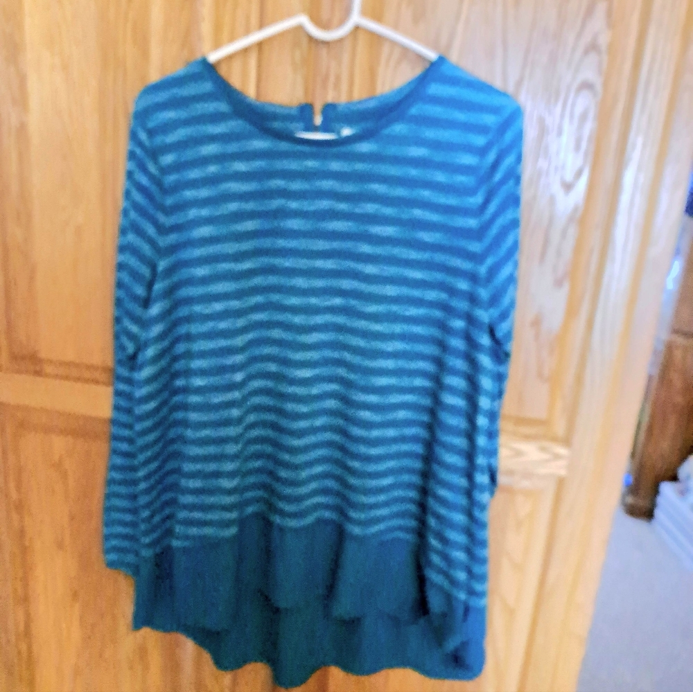 Cute top by Stylus XL Bust 55" length 27"